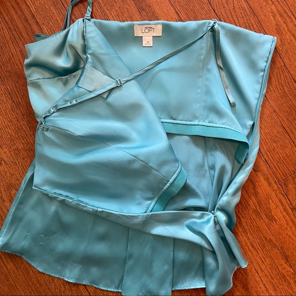 🩵LOFT Silk Top (14) - Picture 5 of 6